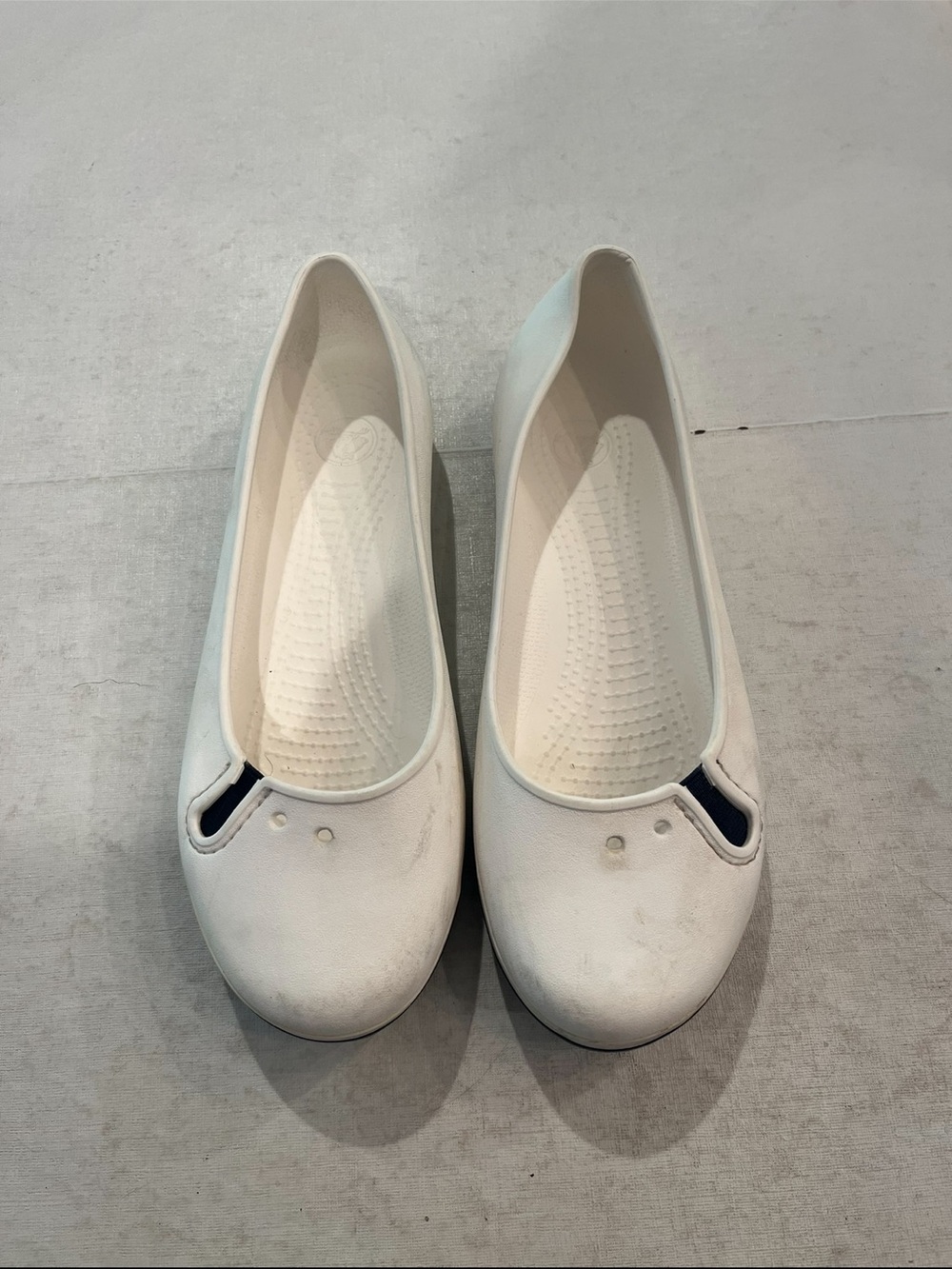 Crocs White elastic Slip-On Ballet Flats. Scuff free bottoms.